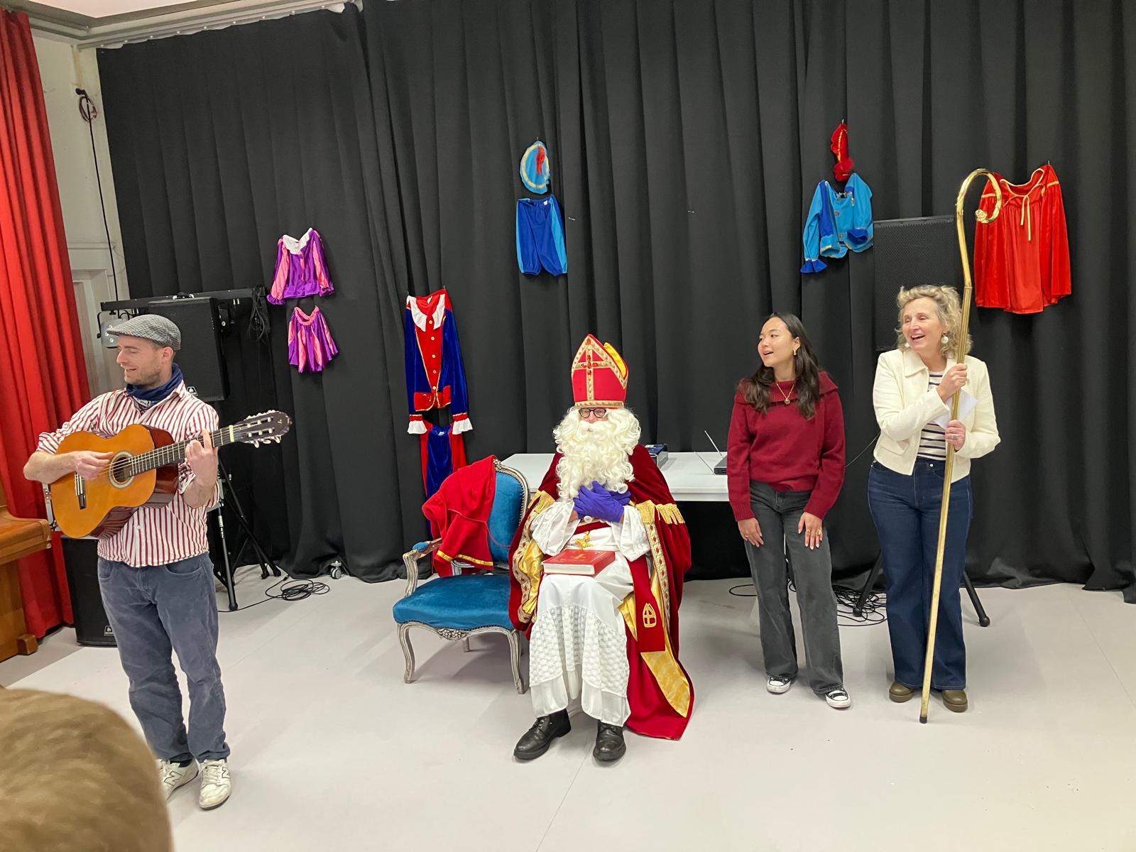 Foto Sinterklaas op school 5 12